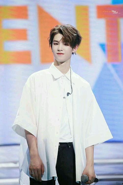 娱乐吃瓜君黄明昊范丞丞,娱乐吃瓜界的双星闪耀