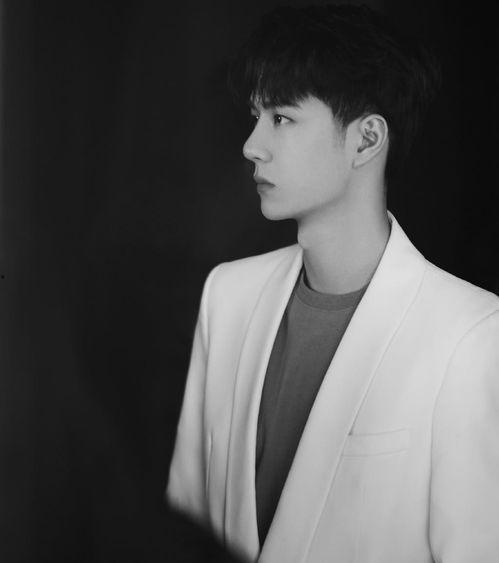 吃瓜娱乐圈赵丽颖王一博,娱乐圈的甜蜜瓜田