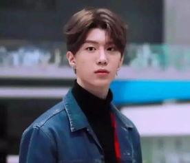 娱乐吃瓜酱男生拍照